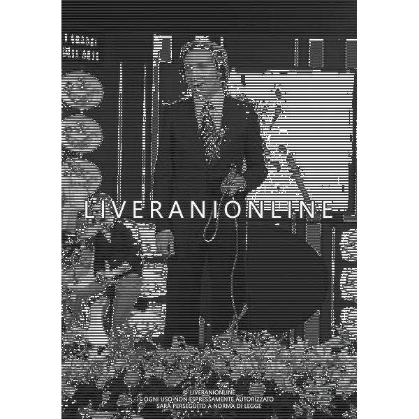 1975 PRIMA EDIZIONE DELLA TRASMISSIONE TELEVISIVA RISCHIATUTTO NELLA FOTO MIKE BONGIORNO AG ALDO LIVERANI SAS