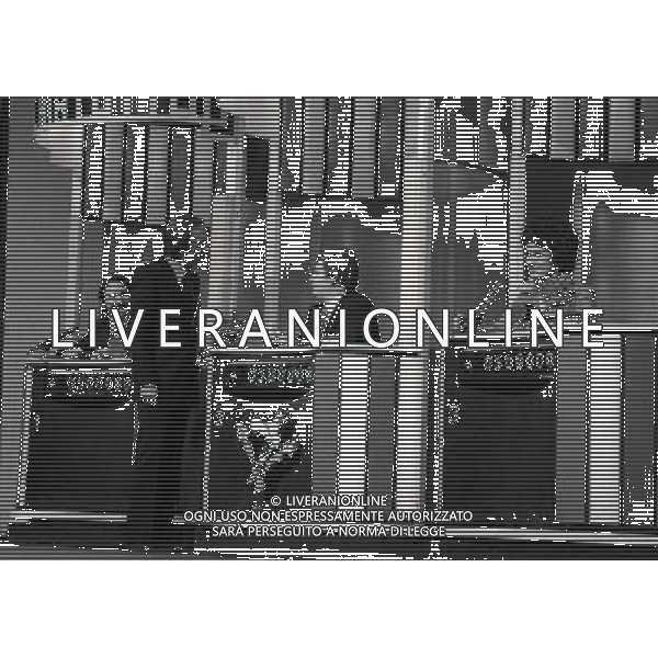 1975 PRIMA EDIZIONE DELLA TRASMISSIONE TELEVISIVA RISCHIATUTTO NELLA FOTO MIKE BONGIORNO AG ALDO LIVERANI SAS