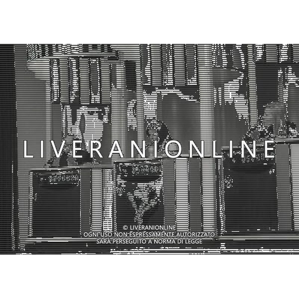 1975 PRIMA EDIZIONE DELLA TRASMISSIONE TELEVISIVA RISCHIATUTTO NELLA FOTO I BOX DEI CONCORRENTI AG ALDO LIVERANI SAS
