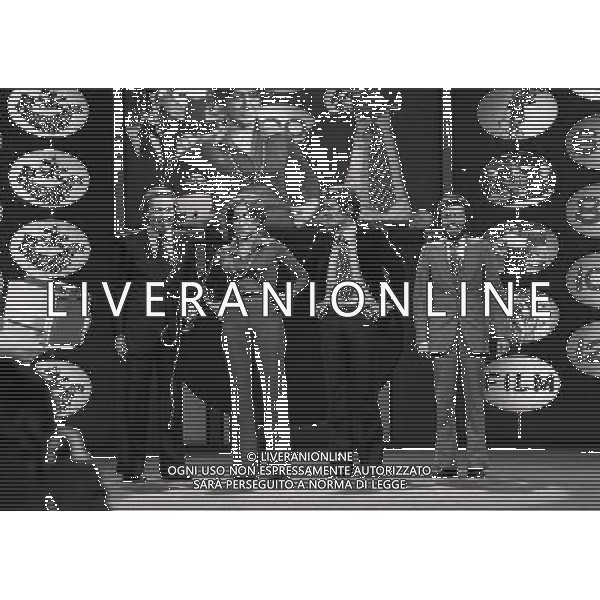 1975 PRIMA EDIZIONE DELLA TRASMISSIONE TELEVISIVA RISCHIATUTTO NELLA FOTO MIKE BONGIORNO AG ALDO LIVERANI SAS