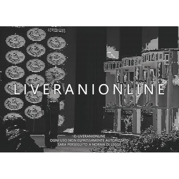 1975 PRIMA EDIZIONE DELLA TRASMISSIONE TELEVISIVA RISCHIATUTTO NELLA FOTO MIKE BONGIORNO AG ALDO LIVERANI SAS