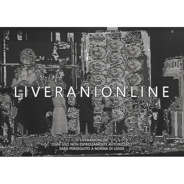 1975 PRIMA EDIZIONE DELLA TRASMISSIONE TELEVISIVA RISCHIATUTTO NELLA FOTO MIKE BONGIORNO AG ALDO LIVERANI SAS