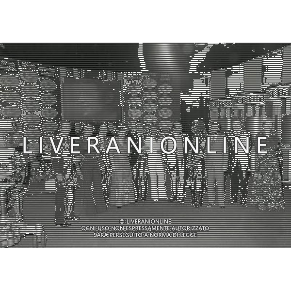 1975 PRIMA EDIZIONE DELLA TRASMISSIONE TELEVISIVA RISCHIATUTTO NELLA FOTO MIKE BONGIORNO AG ALDO LIVERANI SAS