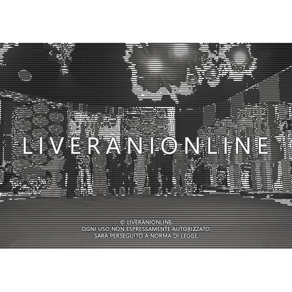 1975 PRIMA EDIZIONE DELLA TRASMISSIONE TELEVISIVA RISCHIATUTTO NELLA FOTO MIKE BONGIORNO AG ALDO LIVERANI SAS