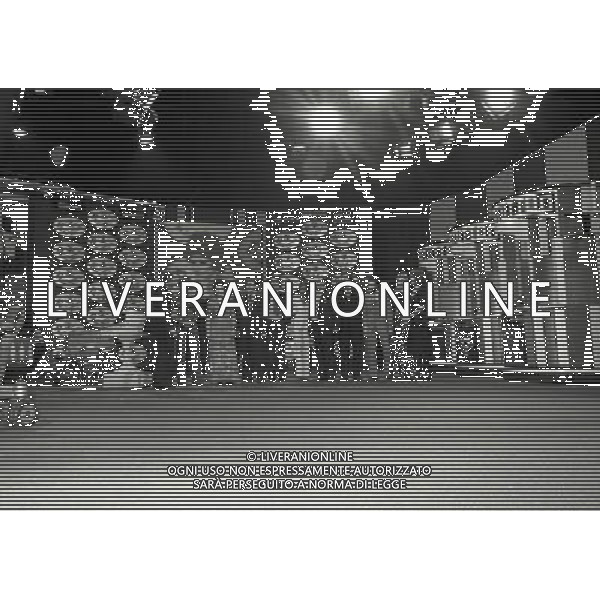 1975 PRIMA EDIZIONE DELLA TRASMISSIONE TELEVISIVA RISCHIATUTTO NELLA FOTO MIKE BONGIORNO AG ALDO LIVERANI SAS