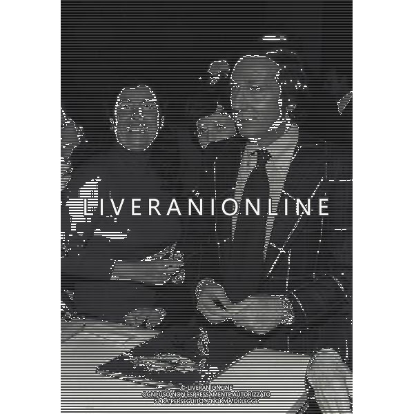 1975 PRIMA EDIZIONE DELLA TRASMISSIONE TELEVISIVA RISCHIATUTTO NELLA FOTO MIKE BONGIORNO AG ALDO LIVERANI SAS