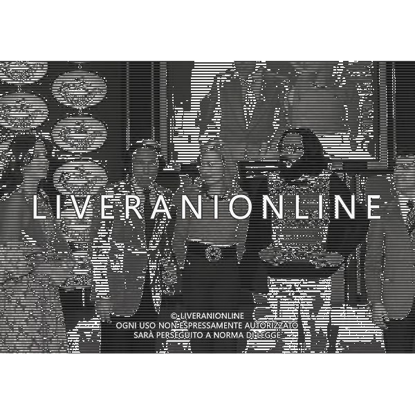1975 PRIMA EDIZIONE DELLA TRASMISSIONE TELEVISIVA RISCHIATUTTO NELLA FOTO MIKE BONGIORNO AG ALDO LIVERANI SAS