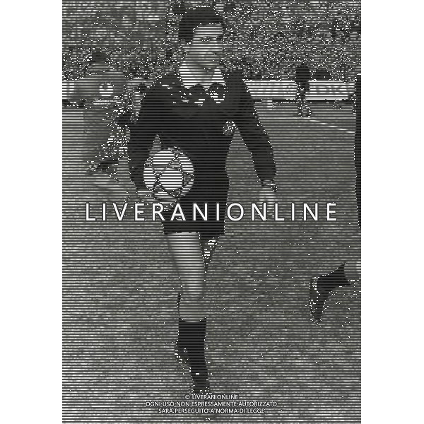 RETROSPETTIVA ROSARIO LO BELLO ARBITRO CALCIO NELLA FOTO ROSARIO LO BELLO AG ALDO LIVERANI SAS