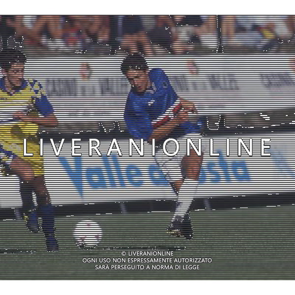 RETROSPETTIVA GIOVANNI INVERNIZZI CALCIATORE NELLA FOTO GIOVANNI INVERNIZZI CON LA MAGLIA DELLA SAMPDORIA AG ALDO LIVERANI SAS