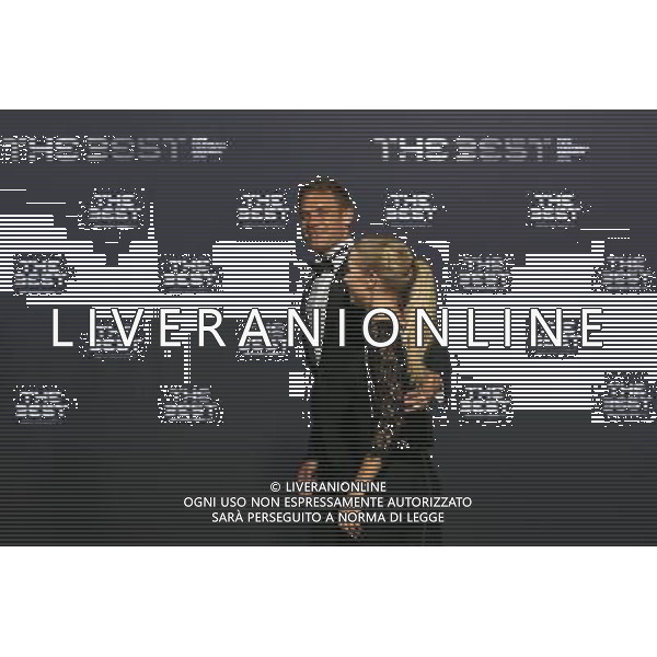 firo : FuÃŸball,Fussball : 09.01.2017 The Best FIFA Football Awards 2016 Weltfussballerwahl 2016, The Best, Manuel Neuer und Nina Weiss, halbe Figur, Gestik, Freude, roter Teppich $worldrightsEs gelten unsere AGB, einsehbar auf www.firosportphoto.de copyright by firo sportphoto: Coesfelder Str. 207 D- 48249 DÃ¼lmen www.firosportphoto.de mail@firosportphoto.de (V o l k s b a n k B o c h u m - W i t t e n ) IBAN DE68 4306 0129 0341 1171 00 Tel: +49-2594 - 9916004 Fax: +49-2594 - 9916005 / AGENZIA ALDO LIVERANI SAS - ITALY ONLY EDITORIAL USE ONLY 