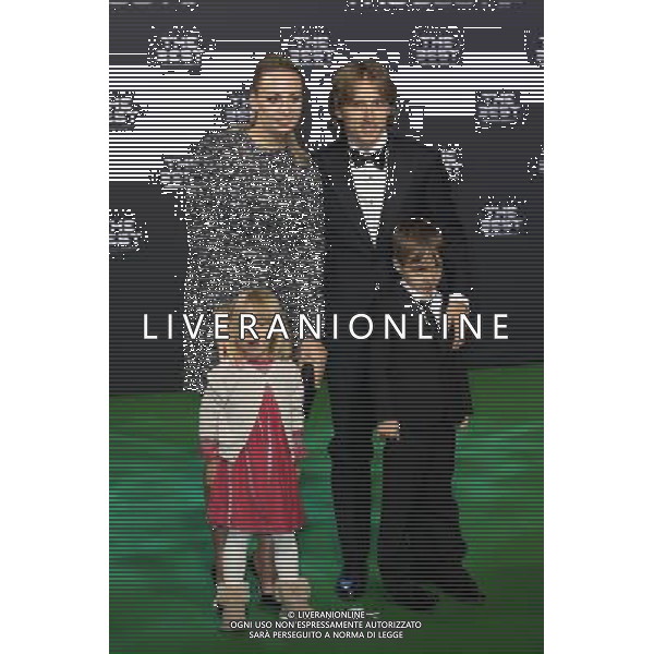 firo : FuÃŸball,Fussball : 09.01.2017 The Best FIFA Football Awards 2016 Weltfussballerwahl 2016, The Best, Luka Modric mit Familie $worldrightsEs gelten unsere AGB, einsehbar auf www.firosportphoto.de copyright by firo sportphoto: Coesfelder Str. 207 D- 48249 DÃ¼lmen www.firosportphoto.de mail@firosportphoto.de (V o l k s b a n k B o c h u m - W i t t e n ) IBAN DE68 4306 0129 0341 1171 00 Tel: +49-2594 - 9916004 Fax: +49-2594 - 9916005 / AGENZIA ALDO LIVERANI SAS - ITALY ONLY EDITORIAL USE ONLY 
