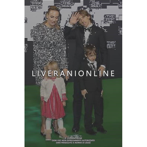 firo : FuÃŸball,Fussball : 09.01.2017 The Best FIFA Football Awards 2016 Weltfussballerwahl 2016, The Best, Luka Modric mit Familie $worldrightsEs gelten unsere AGB, einsehbar auf www.firosportphoto.de copyright by firo sportphoto: Coesfelder Str. 207 D- 48249 DÃ¼lmen www.firosportphoto.de mail@firosportphoto.de (V o l k s b a n k B o c h u m - W i t t e n ) IBAN DE68 4306 0129 0341 1171 00 Tel: +49-2594 - 9916004 Fax: +49-2594 - 9916005 / AGENZIA ALDO LIVERANI SAS - ITALY ONLY EDITORIAL USE ONLY 