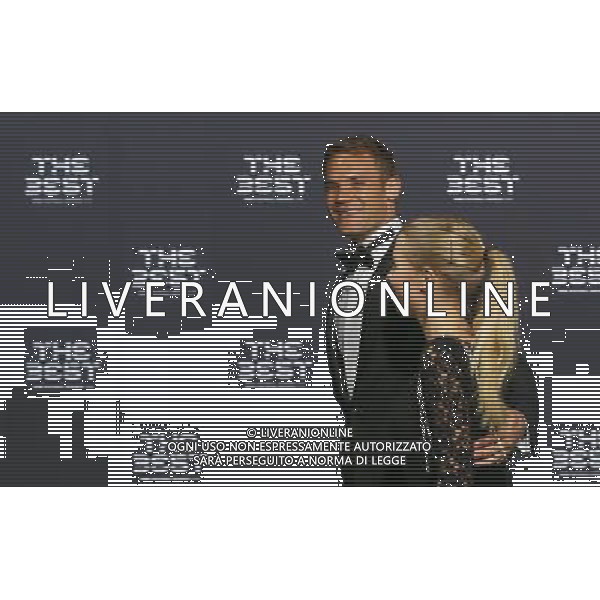 firo : FuÃŸball,Fussball : 09.01.2017 The Best FIFA Football Awards 2016 Weltfussballerwahl 2016, The Best, Manuel Neuer und Nina Weiss, halbe Figur, Gestik, Freude, roter Teppich privat Freundin $worldrightsEs gelten unsere AGB, einsehbar auf www.firosportphoto.de copyright by firo sportphoto: Coesfelder Str. 207 D- 48249 DÃ¼lmen www.firosportphoto.de mail@firosportphoto.de (V o l k s b a n k B o c h u m - W i t t e n ) IBAN DE68 4306 0129 0341 1171 00 Tel: +49-2594 - 9916004 Fax: +49-2594 - 9916005 / AGENZIA ALDO LIVERANI SAS - ITALY ONLY EDITORIAL USE ONLY 