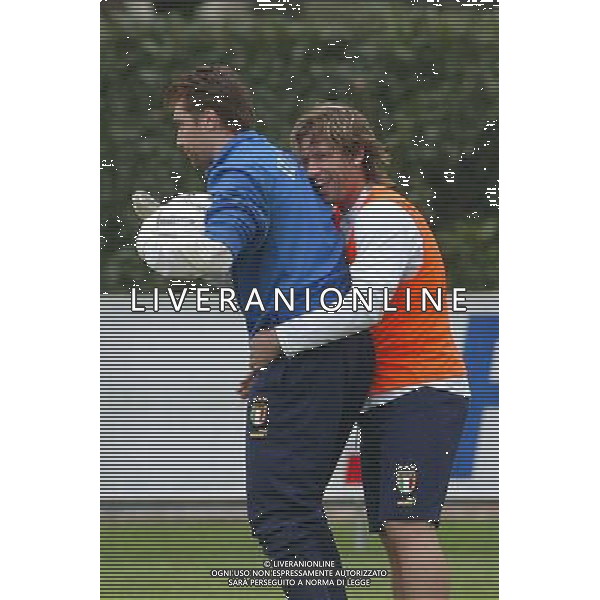 COVERCIANO 25/03/2005 ALLENAMENTO DELLA NAZIONALE NELLA FOTO: CASSANO ANTONIO E DE SANTIS MORGAN FOTO GIANNI NUCCI/AG. ALDO LIVERANI