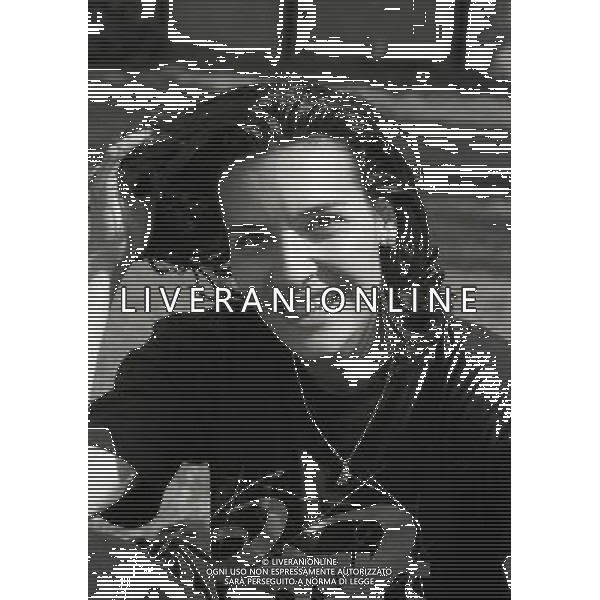 RETROSPETTIVA ANTONELLA BEVILACQUA SALTO IN ALTO NELLA FOTO ANTONELLA BEVILACQUA AG ALDO LIVERANI SAS