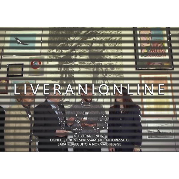 MILANO VISITA DI GIOBVANNI SOLDINI ALLA REDAZIONE DELLA GAZZETTA DELLO SPORT IN VIA SOLFERINO NELLA FOTO CANDIDO CANNAVO CON GIOVANNI SOLDINI E LA CONTESSA ALBERTA BONACOSSA AG ALDO LIVERANI SAS