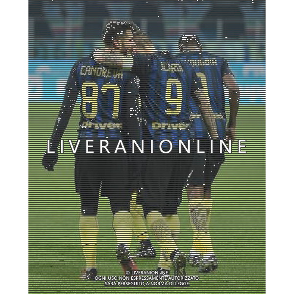 Coppa Italia TIM Cup 2016/2017 Quinto Turno Milano - 17.01.2017 Inter-Bologna Nella Foto: esultanza dopo il gol di antonio candreva con mauro icardi, kondogbia /Ph.Vitez-Ag. Aldo Liverani