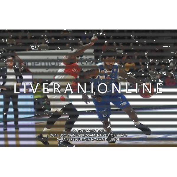BASKET SERIE A1, OPENJOBMETIS VS BANCO DI SARDEGNA SASSARI, PALA2A, VARESE, 22-01-2017,NELLA FOTO: LACEY TREVOR VS JOHNSON DOMINIQUE Â© IEMMI / AGENZIA ALDO LIVERANI SAS OPENJOBMETIS VARESE VS BANCO DI SARDEGNA SASSARI, CAMPIONATO BASKET SERIE A1 PALA2A, VARESE, 22 GENNAIO 2017