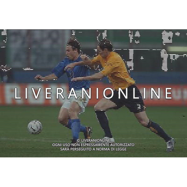 Milano 26/03/2005 Italia - Scozia qualificani mondiali 2006 nella foto antonio cassano e weir ph luzzani/agenzia aldo liverani