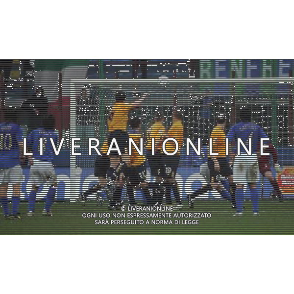 Milano 26/03/2005 Italia - Scozia qualificani mondiali 2006 nella foto il gol su punizione di andrea pirlo ph andry/agenzia aldo liverani