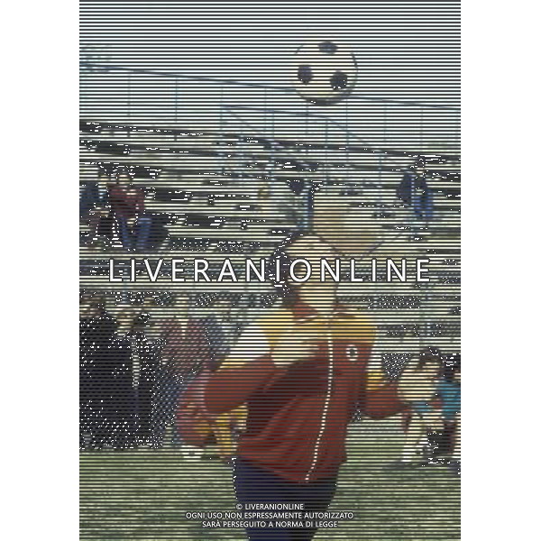 RETROSPETTIVA LUCIANO SPINOSI CALCIATORE E ALLENATORE NELLA FOTO LUCIANO SPINOSI CON LA MAGLIA DELLA ROMA AG ALDO LIVERANI SAS