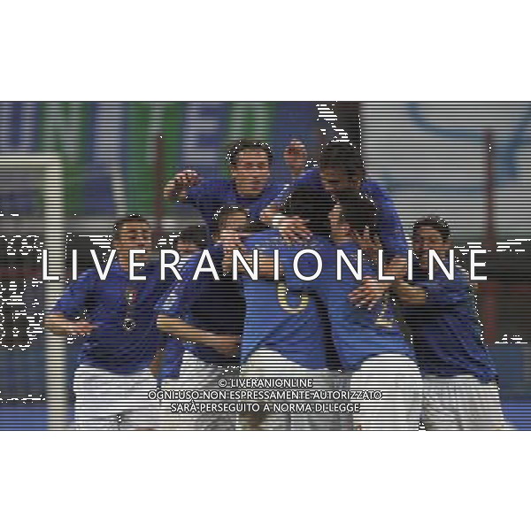 Milano 26/03/2005 Italia - Scozia qualificani mondiali 2006 nella foto abbracci esultanza dopo il gol di andrea pirlo ph andry/agenzia aldo liverani