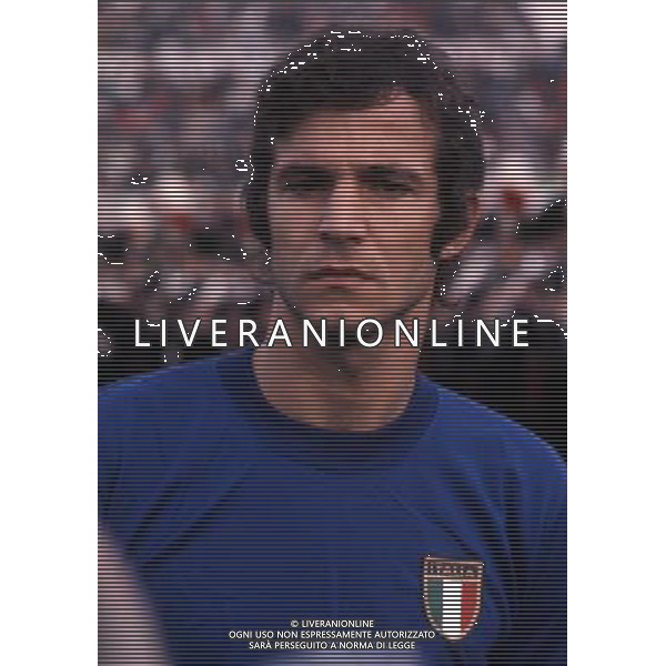 RETROSPETTIVA LUCIANO SPINOSI CALCIATORE E ALLENATORE NELLA FOTO LUCIANO SPINOSI CON LA MAGLIA DELLA NAZIONALE ITALIANA AG ALDO LIVERANI SAS