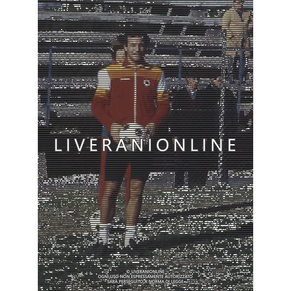 RETROSPETTIVA LUCIANO SPINOSI CALCIATORE E ALLENATORE NELLA FOTO LUCIANO SPINOSI CON LA MAGLIA DELLA ROMA AG ALDO LIVERANI SAS