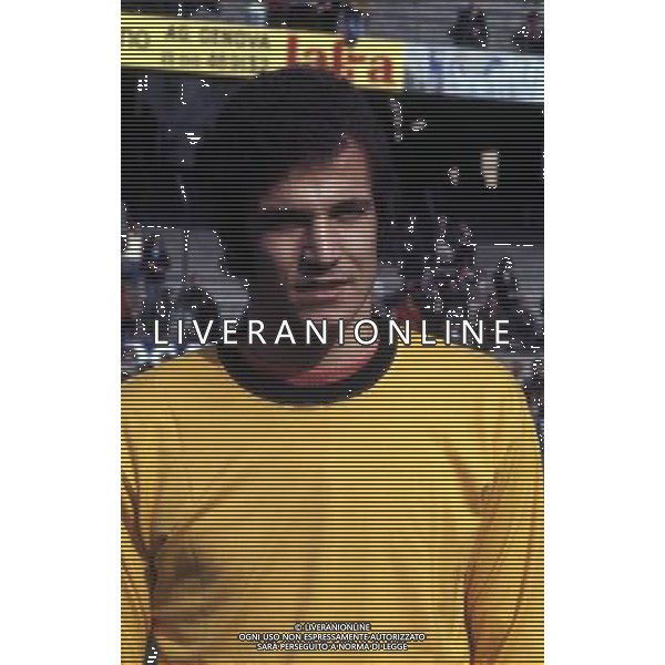 RETROSPETTIVA LUCIANO SPINOSI CALCIATORE E ALLENATORE NELLA FOTO LUCIANO SPINOSI CON LA MAGLIA DELLA ROMA AG ALDO LIVERANI SAS