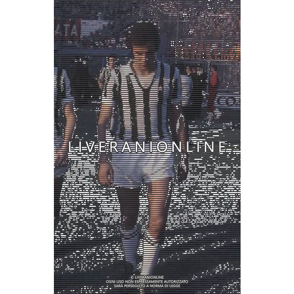 RETROSPETTIVA LUCIANO SPINOSI CALCIATORE E ALLENATORE NELLA FOTO LUCIANO SPINOSI CON LA MAGLIA DELLA JUVENTUS AG ALDO LIVERANI SAS