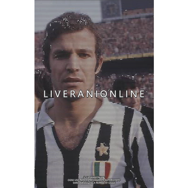 RETROSPETTIVA LUCIANO SPINOSI CALCIATORE E ALLENATORE NELLA FOTO LUCIANO SPINOSI CON LA MAGLIA DELLA JUVENTUS AG ALDO LIVERANI SAS