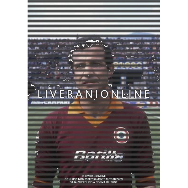 RETROSPETTIVA LUCIANO SPINOSI CALCIATORE E ALLENATORE NELLA FOTO LUCIANO SPINOSI CON LA MAGLIA DELLA ROMA AG ALDO LIVERANI SAS