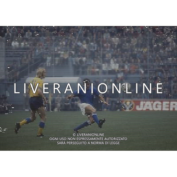 RETROSPETTIVA LUCIANO SPINOSI CALCIATORE E ALLENATORE NELLA FOTO LUCIANO SPINOSI CON LA MAGLIA DELLA NAZIONALE ITALIANA AG ALDO LIVERANI SAS
