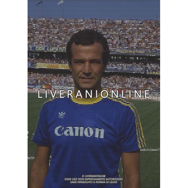 RETROSPETTIVA LUCIANO SPINOSI CALCIATORE E ALLENATORE NELLA FOTO LUCIANO SPINOSI CON LA MAGLIA DEL VERONA AG ALDO LIVERANI SAS