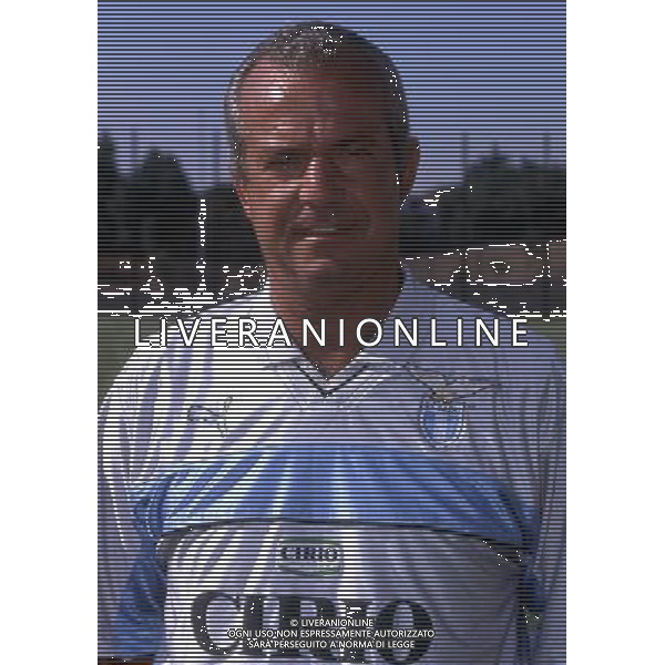 RETROSPETTIVA LUCIANO SPINOSI CALCIATORE E ALLENATORE NELLA FOTO LUCIANO SPINOSI CON LA MAGLIA DELLA LAZIO ALLENATORE IN SECONDA AG ALDO LIVERANI SAS