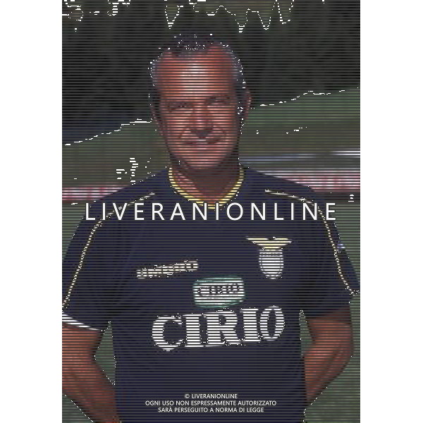 RETROSPETTIVA LUCIANO SPINOSI CALCIATORE E ALLENATORE NELLA FOTO LUCIANO SPINOSI CON LA MAGLIA DELLA LAZIO ALLENATORE IN SECONDA AG ALDO LIVERANI SAS