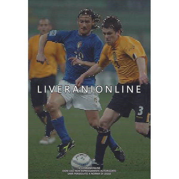 Milano 26/03/2005 Italia - Scozia qualificani mondiali 2006 nella foto francesco totti e naysmith ph luzzani/agenzia aldo liverani