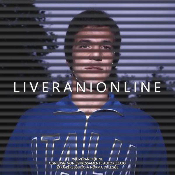 RETROSPETTIVA LUCIANO SPINOSI CALCIATORE E ALLENATORE NELLA FOTO LUCIANO SPINOSI CON LA MAGLIA DELLA NAZIONALE ITALIANA AG ALDO LIVERANI SAS