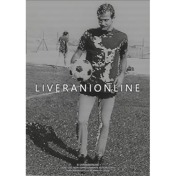 RETROSPETTIVA LUCIANO SPINOSI CALCIATORE E ALLENATORE NELLA FOTO LUCIANO SPINOSI CON LA MAGLIA DELLA ROMA AG ALDO LIVERANI SAS
