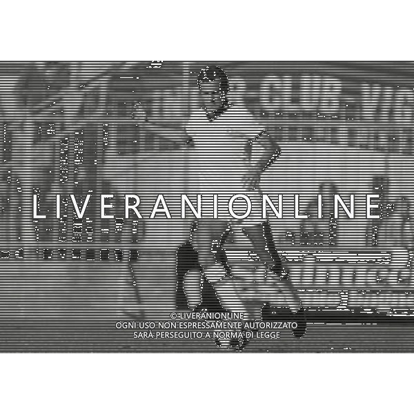 RETROSPETTIVA LUCIANO SPINOSI CALCIATORE E ALLENATORE NELLA FOTO LUCIANO SPINOSI CON LA MAGLIA DELLA ROMA AG ALDO LIVERANI SAS