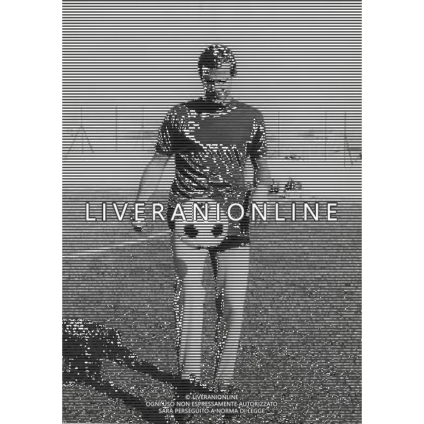 RETROSPETTIVA LUCIANO SPINOSI CALCIATORE E ALLENATORE NELLA FOTO LUCIANO SPINOSI CON LA MAGLIA DELLA ROMA AG ALDO LIVERANI SAS