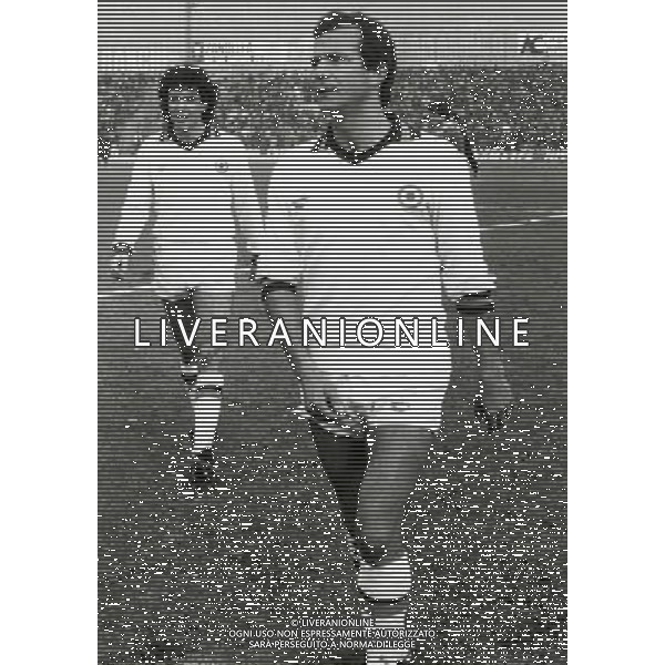 RETROSPETTIVA LUCIANO SPINOSI CALCIATORE E ALLENATORE NELLA FOTO LUCIANO SPINOSI CON LA MAGLIA DELLA ROMA AG ALDO LIVERANI SAS