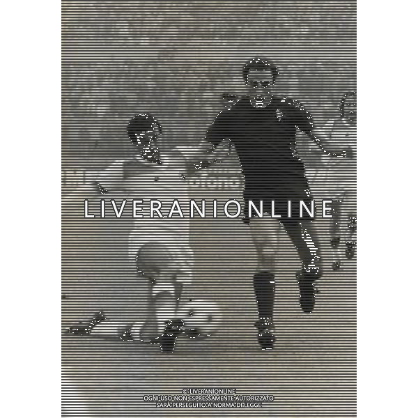 RETROSPETTIVA LUCIANO SPINOSI CALCIATORE E ALLENATORE NELLA FOTO LUCIANO SPINOSI CON LA MAGLIA DELLA ROMA CON FRANCESCO GRAZIANI AG ALDO LIVERANI SAS
