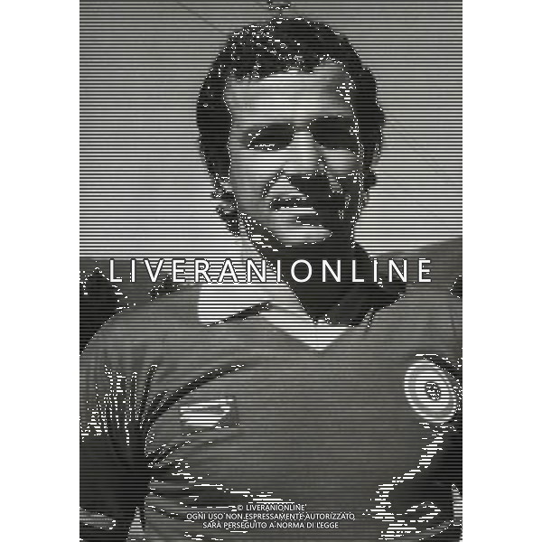 RETROSPETTIVA LUCIANO SPINOSI CALCIATORE E ALLENATORE NELLA FOTO LUCIANO SPINOSI CON LA MAGLIA DELLA ROMA AG ALDO LIVERANI SAS