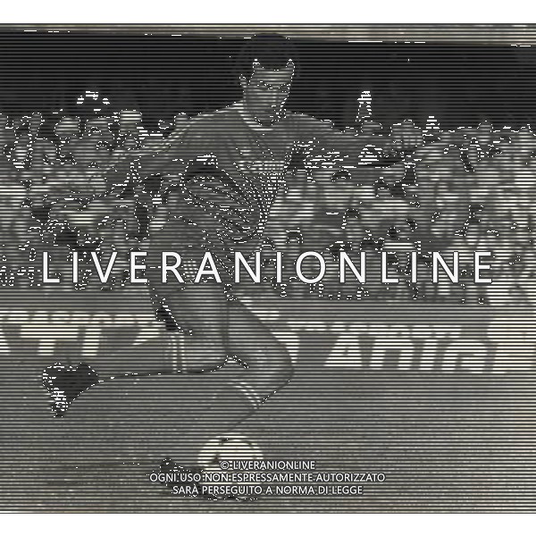 RETROSPETTIVA LUCIANO SPINOSI CALCIATORE E ALLENATORE NELLA FOTO LUCIANO SPINOSI CON LA MAGLIA DEL VERONA AG ALDO LIVERANI SAS