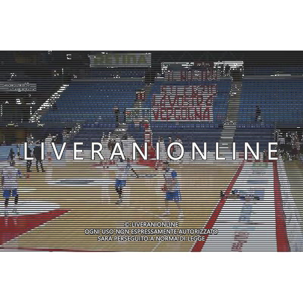 Basket Consultinvest Pesaro - Red October CantÃ¹ 05/02/2017 nella foto: striscioni contro la Consultinvest Pesaro Â©Claudio Zamagni/Agenzia Aldo Liverani