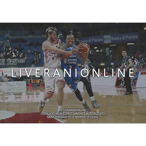 Basket Consultinvest Pesaro - Red October Cantu\' 05/02/2017 nella foto: ALEX ACKER e SIMAS JASAITIS Â©Claudio Zamagni/Agenzia Aldo Liverani / AGENZIA ALDO LIVERANI SAS