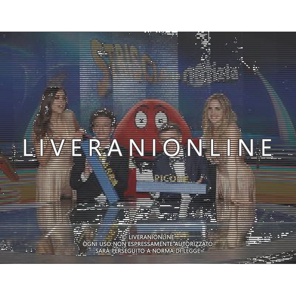 Cologno Monzese ( MI ) 06/02/2017 Mediaset - Photocall Striscia la Notizia Nella foto: Ludovica Frasca, Salvatore Ficarra, il Gabibbo, Valentino Picone e Irene Cioni PH Lauro Montagnini / AGENZIA ALDO LIVERANI SAS