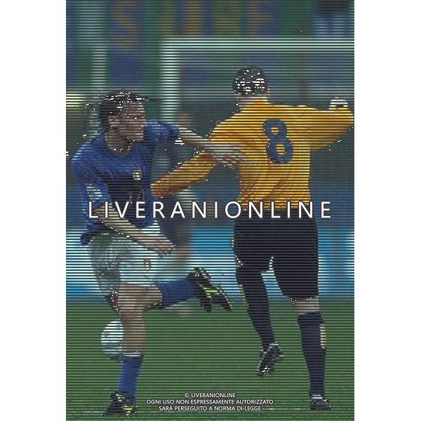 Milano 26-03-05 qualificazioni mondiali 2006 italia-scozia 2:0 nella foto totti francesco e caldwell ph marco luzzani/ag aldo liverani s.a.s.