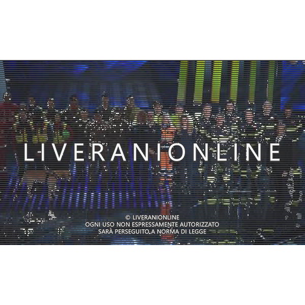 67¡ Festival di Sanremo della Canzone Italiana Sanremo (IM) - 07.02.2017 Prima Serata Nella Foto: Sul Palco i volontari del soccorso alpino Protezione Civile la Croce Rossa i vigili del fuoco Guardia di Finanza e l\'esercito con Maria De Filippi e Carlo Conti /Ph.Vitez-Ag. Aldo Liverani